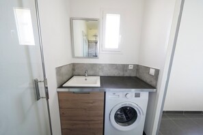 Hårtørrer, håndklæder, Sæbe, Toiletpapir