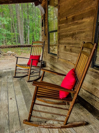 Terrace/patio. Pine Twist Cabin