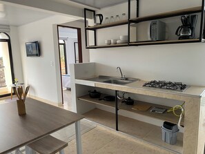 Micro-ondes, four, plaque de cuisson, lave-vaisselle