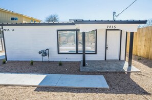 Exterior - Cozy two bedroom house close to downtown Austin and Austin airport  (Austin)