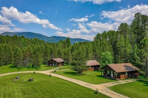 Exterior - Cozy cabin only 7 miles from Glacier National Park (Coram)