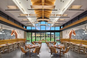 Desayuno con opciones de la cocina local diario (CNY 198 por persona)