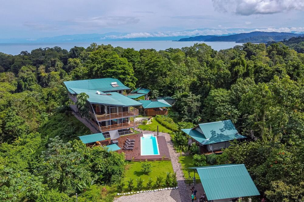 Luxury modern jungle lodge close to Corcovado and Caño Island. Pools, A\/C, WiFi.