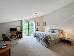 3 多间卧室、免费 WiFi、床单