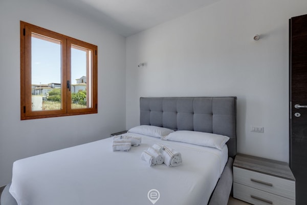 1 chambre, fer et planche Ă repasser, lit parapluie, draps fournis