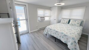 3 bedrooms, desk, iron/ironing board, travel crib