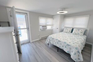 Desk, iron/ironing board, travel cot, free WiFi - Classic cottage close to Seaside Heights beach (Seaside Heights)