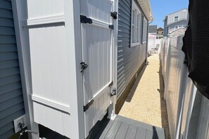 Property grounds - Classic cottage close to Seaside Heights beach (Seaside Heights)