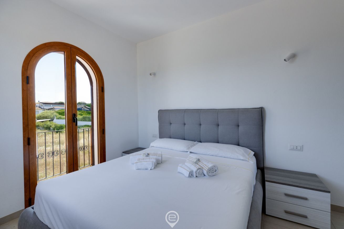 1 bedroom, iron/ironing board, travel cot, bed sheets