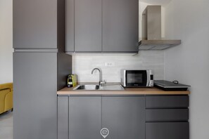 Fridge, microwave, stovetop, dishwasher