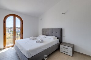2 chambres, fer et planche à repasser, lit parapluie, draps fournis