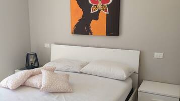 2 Schlafzimmer, Bügeleisen/Bügelbrett