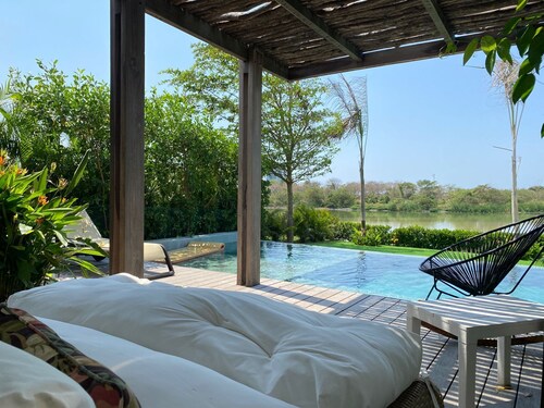 Hermosa casa en Cartagena , en el Club Karibana