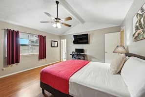 7 bedrooms, desk, iron/ironing board, travel crib
