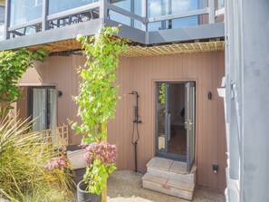 Exterior detail - Beachfront Apartment (Rhos-on-Sea)