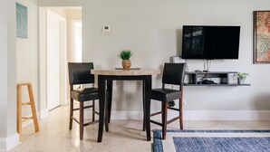 Dining - Two blocks from Beach - Walk to the water! (Pompano Beach)