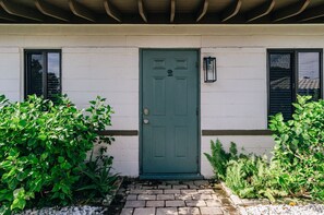 Exterior detail - Two blocks from Beach - Walk to the water! (Pompano Beach)