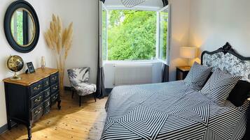 4 bedrooms, WiFi, bed sheets