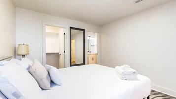 1 bedroom, desk, iron/ironing board, WiFi