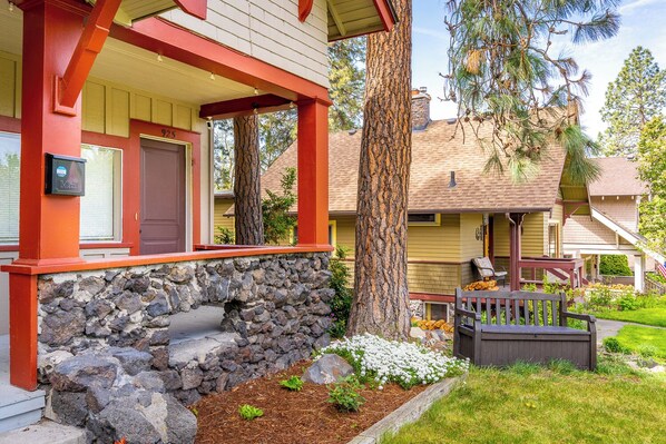 Terrace/patio - The Loft on 13th~Modern & Cozy! (Spokane)