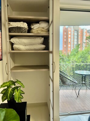 Interior - 2BR Bright & Cozy - Nature Views & Sounds (Medellín)