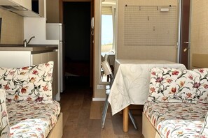 2 bedrooms, bed sheets