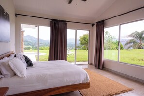 3 habitaciones, escritorio, tabla de planchar con plancha y wifi gratis 