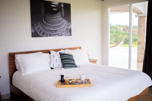 3 habitaciones, escritorio, tabla de planchar con plancha y wifi gratis 