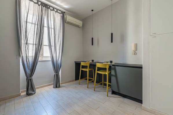Apartment, Balcony | Living area | 35-inch TV with digital channels