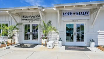 تفاصيل الفندق من الخارج