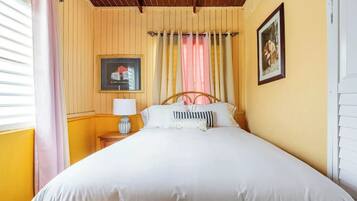 2 soverom, skrivebord, reiseseng for barn og wi-fi (inkludert)