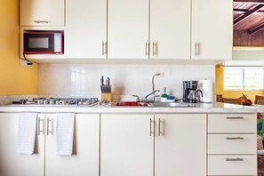 Fridge, microwave, oven, coffee/tea maker