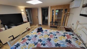 1 bedroom, iron/ironing board, WiFi, bed sheets