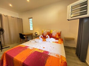 3 chambres, lit parapluie, Wi-Fi, draps fournis