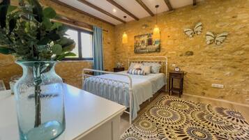 8 chambres, fer et planche Ă repasser, Wi-Fi, draps fournis