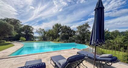 Beautiful Guesthouse on the Banks of the Dordogne River in a Tranquil Setting