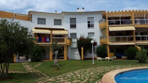A multi-story building with balconies, a swimming pool, and a garden area. - Sue os in Denia With 2 Bedrooms and 1 Bathrooms (Denia)