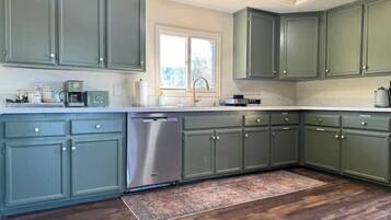 Microwave, oven, stovetop, dishwasher