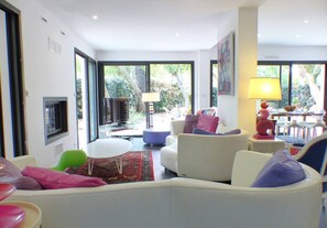 TV - Villa les Chardonnerets Entre lac et Océan Pour 10-12 Personnes (SOORTS HOSSEGOR)