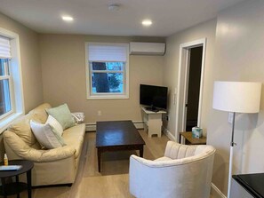 Smart TV - Cozy Private Suite - Near BTV Airport & UVM (South Burlington)