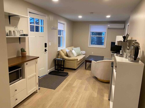 Cozy Private Suite - Near BTV Airport & UVM