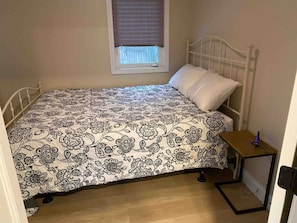 1 bedroom, desk, free WiFi, bed sheets