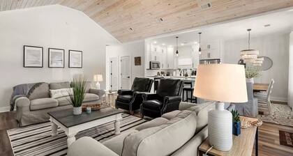 Coastal Retreat Near Golf & Deep Water in Shellman Bluff | Screened Porch