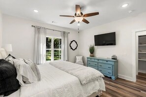 3 bedrooms, iron/ironing board, WiFi, bed sheets