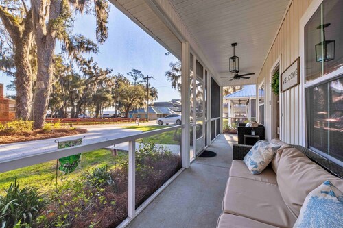 Coastal Retreat by Golf & Water; Screened Porch
