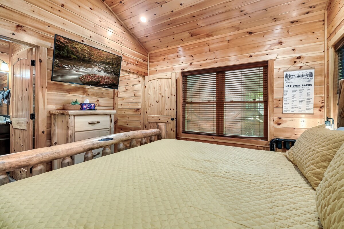 Photo 112 of Dogs allowed:Hot Tub,Pool table, Arcade, Theater Room, Decks. Minutes to GBurg