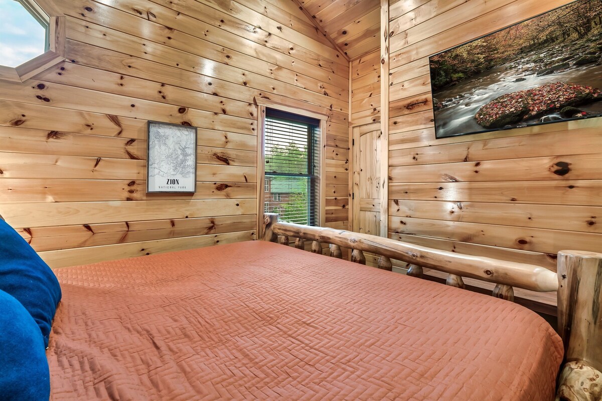 Photo 117 of Dogs allowed:Hot Tub,Pool table, Arcade, Theater Room, Decks. Minutes to GBurg