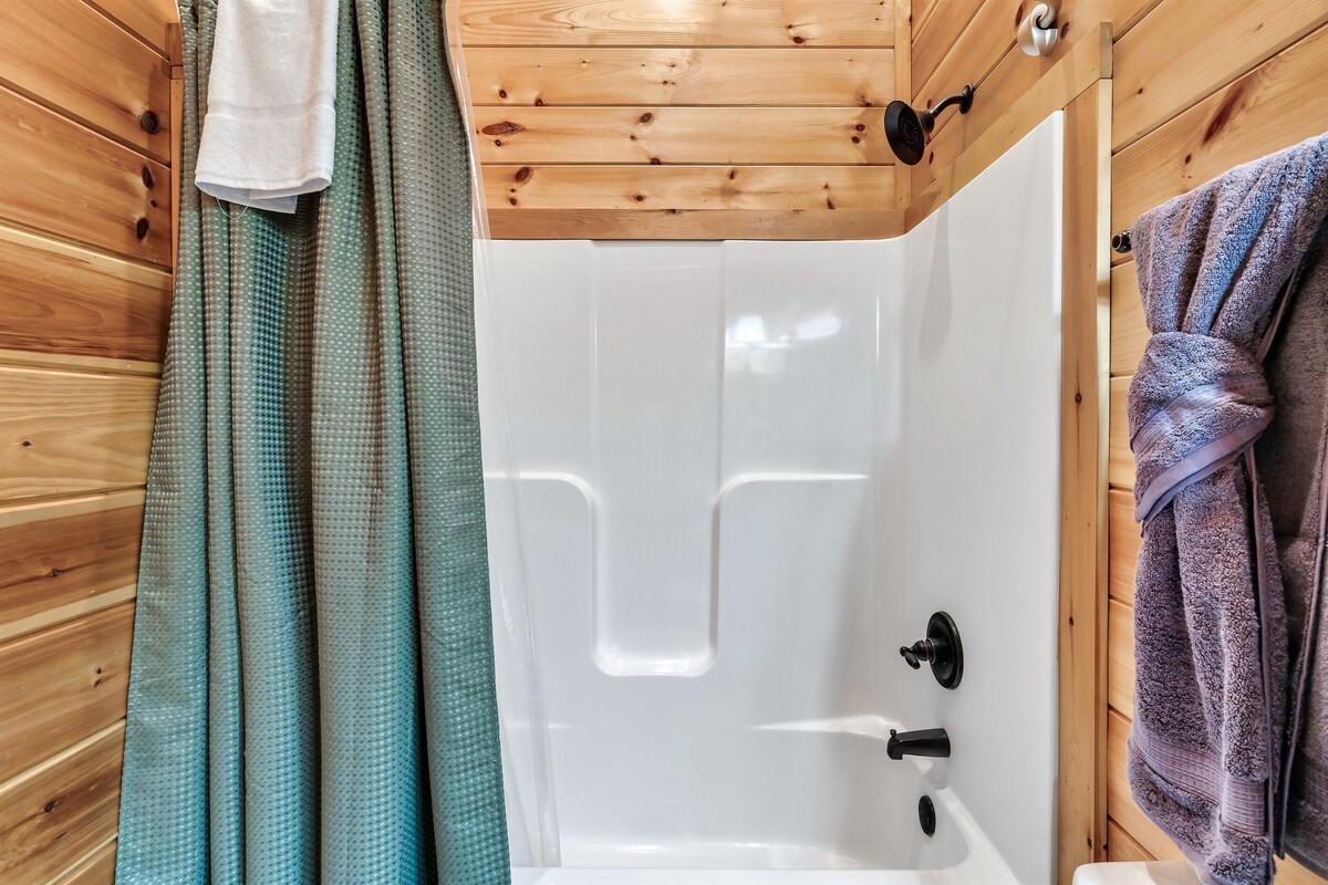 Photo 114 of Dogs allowed:Hot Tub,Pool table, Arcade, Theater Room, Decks. Minutes to GBurg