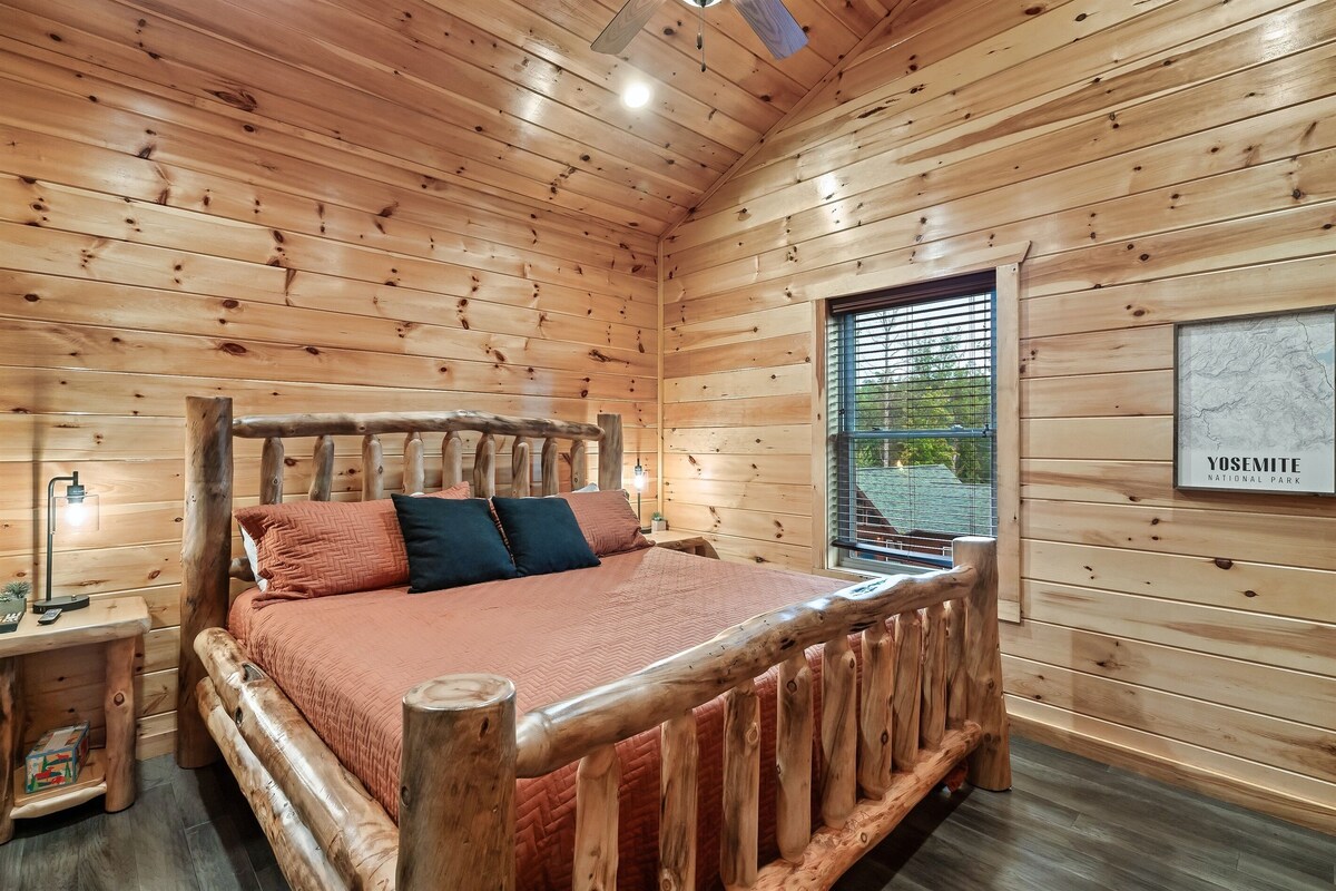 Photo 121 of Dogs allowed:Hot Tub,Pool table, Arcade, Theater Room, Decks. Minutes to GBurg