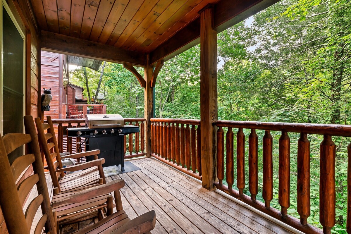 Photo 108 of Dogs allowed:Hot Tub,Pool table, Arcade, Theater Room, Decks. Minutes to GBurg